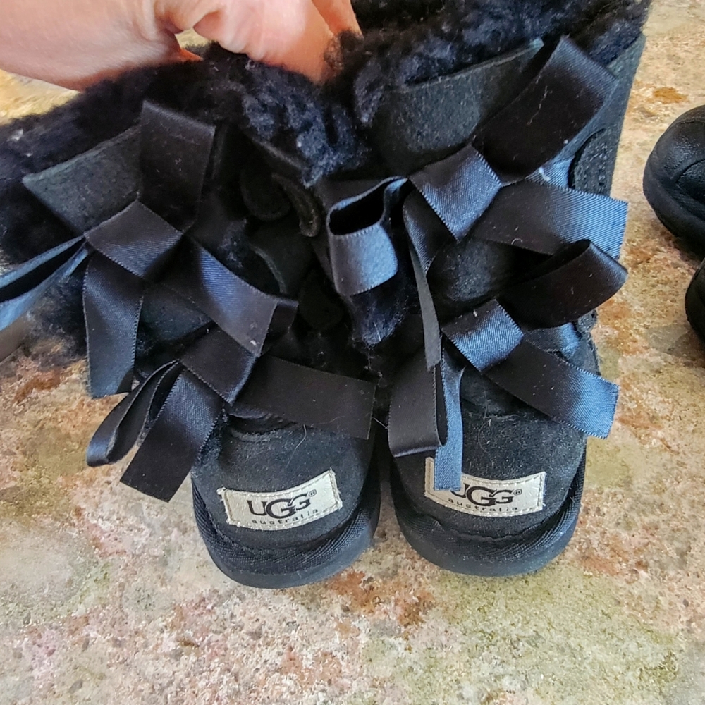 Uggs girls black 13